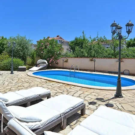Holiday home Mit Privatpool Fuer 8 Personen Ca 180 Qm In Pula, Istrien Istrische Riviera Pula
