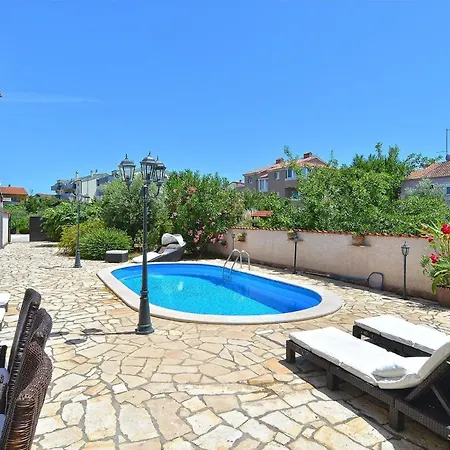 Mit Privatpool Fuer 8 Personen Ca 180 Qm In Pula, Istrien Istrische Riviera Holiday home