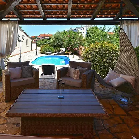 Mit Privatpool Fuer 8 Personen Ca 180 Qm In Pula, Istrien Istrische Riviera *
