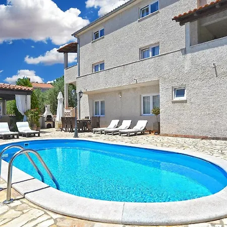 Mit Privatpool Fuer 8 Personen Ca 180 Qm In Pula, Istrien Istrische Riviera
